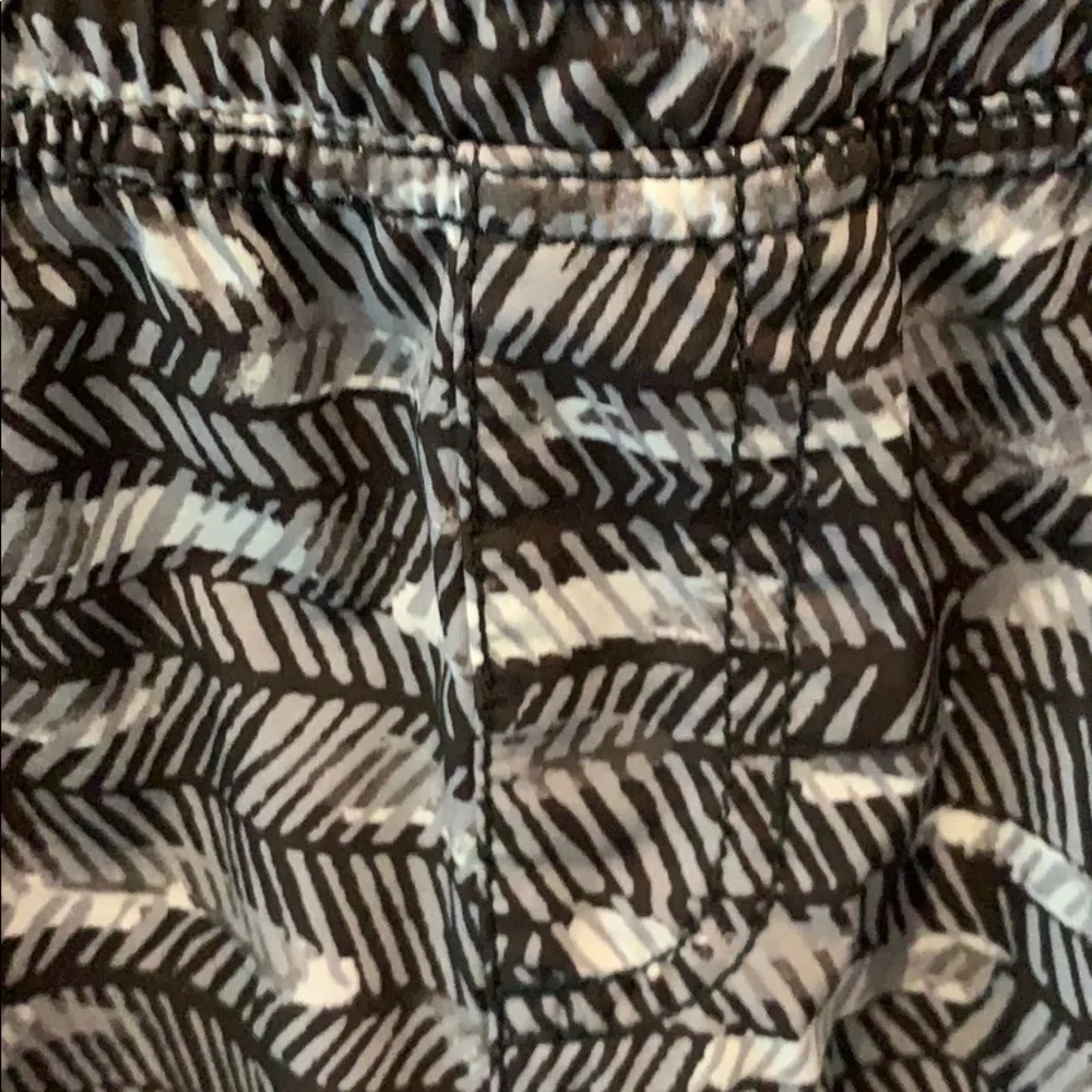 Black and White North Face Shorts - Picture 2 of 8
